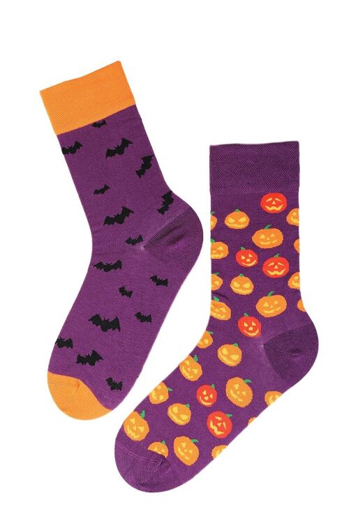FLYING BAT Halloween socks with bats and pumpkins