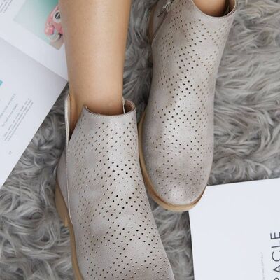 Perforated ankle boot - F6020v