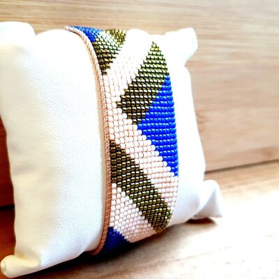 Hand-woven graphic bracelet in Miyuki beads