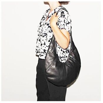 Francesca, Joli sac à main, de forme originale, en cuir noir. 2