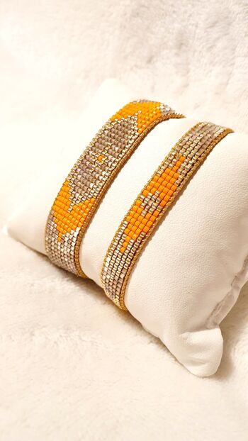 Bracelet hippie chic Bohême tissé a la main en perles Miyuki Delica - mandarine, doré et quartz irisé 1