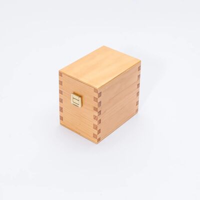 🇫🇷 Caja de almacenamiento de madera maciza barnizada "Tesoro" · 🇬🇧 Caja de almacenamiento de madera para fichas "Tesoro"
