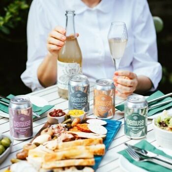 Vin mousseux sans alcool à faible teneur en sucre, ingrédients entièrement naturels à base de miel fermenté - Hydromel pétillant sans alcool à l'estragon et au basilic 4