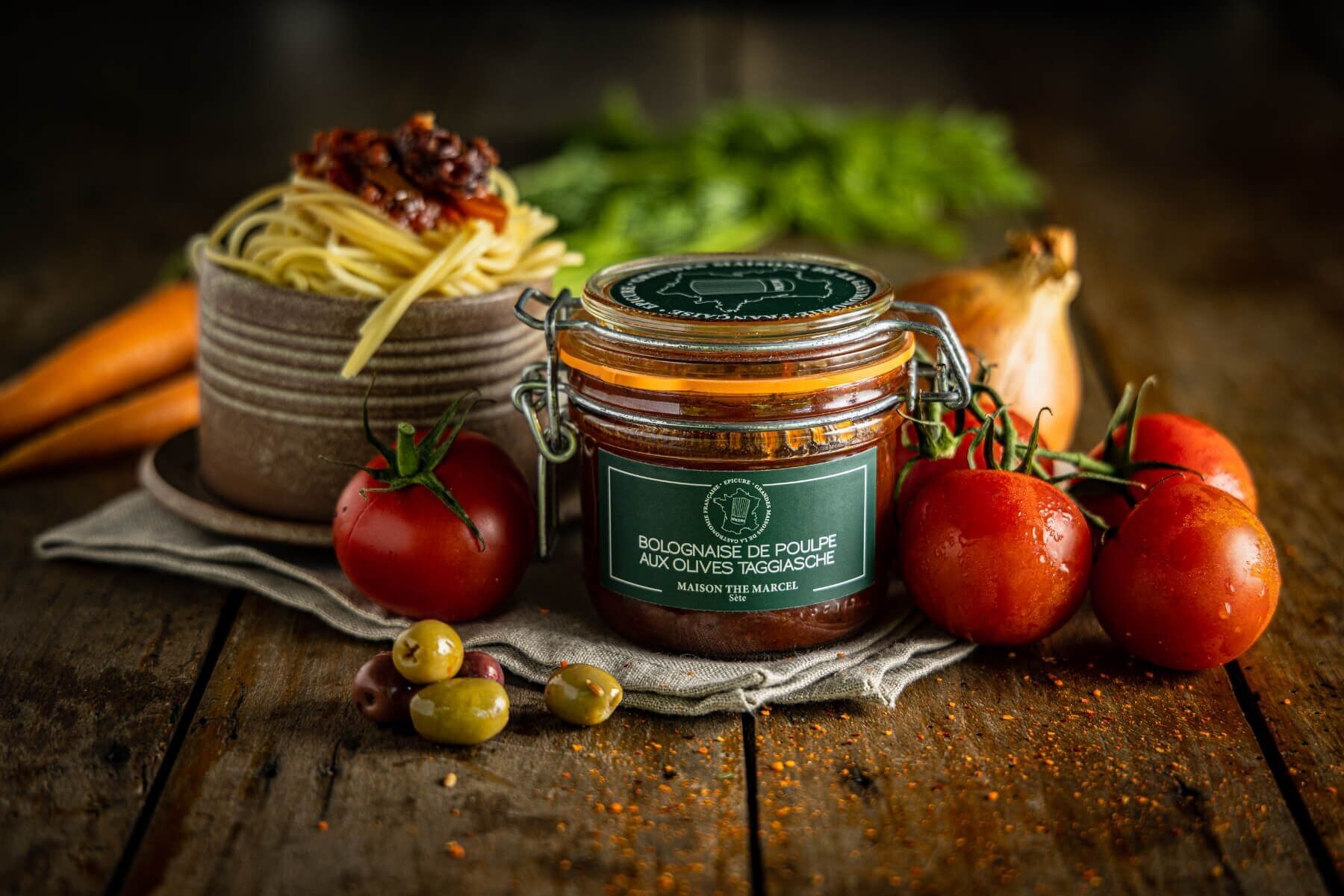 Oktopus-Bolognese mit Taggiasche-Oliven