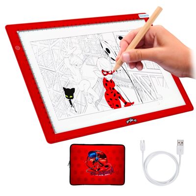 Miraculous - Ref: M17005 - Tableta con luz LED A4 y funda de neopreno rosa - Kit de dibujo con pizarra luminosa, cargador USB y calco de páginas para colorear, material artístico para niños.