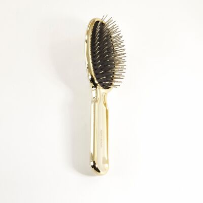 Metallic pneumatic hair brush with chromed pins