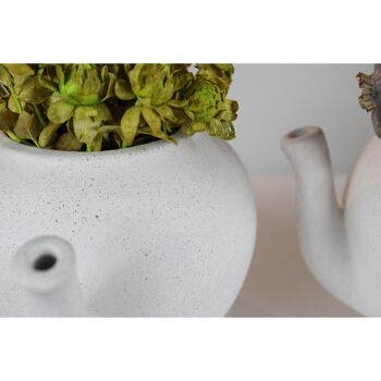 Vase moderne en céramique blanche en forme de théière 2
