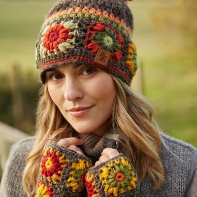 Woodstock Bobble Beanie Earth - One Colour