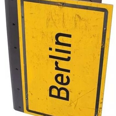Clip folder - Berlin city name sign made of wood