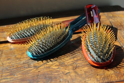 All Seasons pneumatic hair brush with golden pins