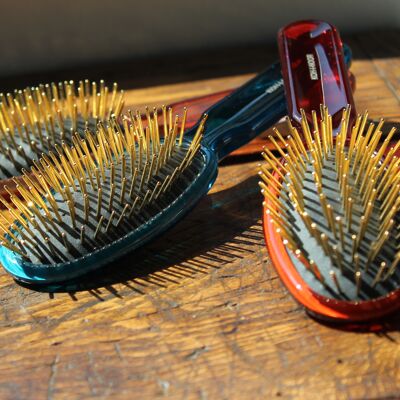 All Seasons pneumatic hair brush with golden pins