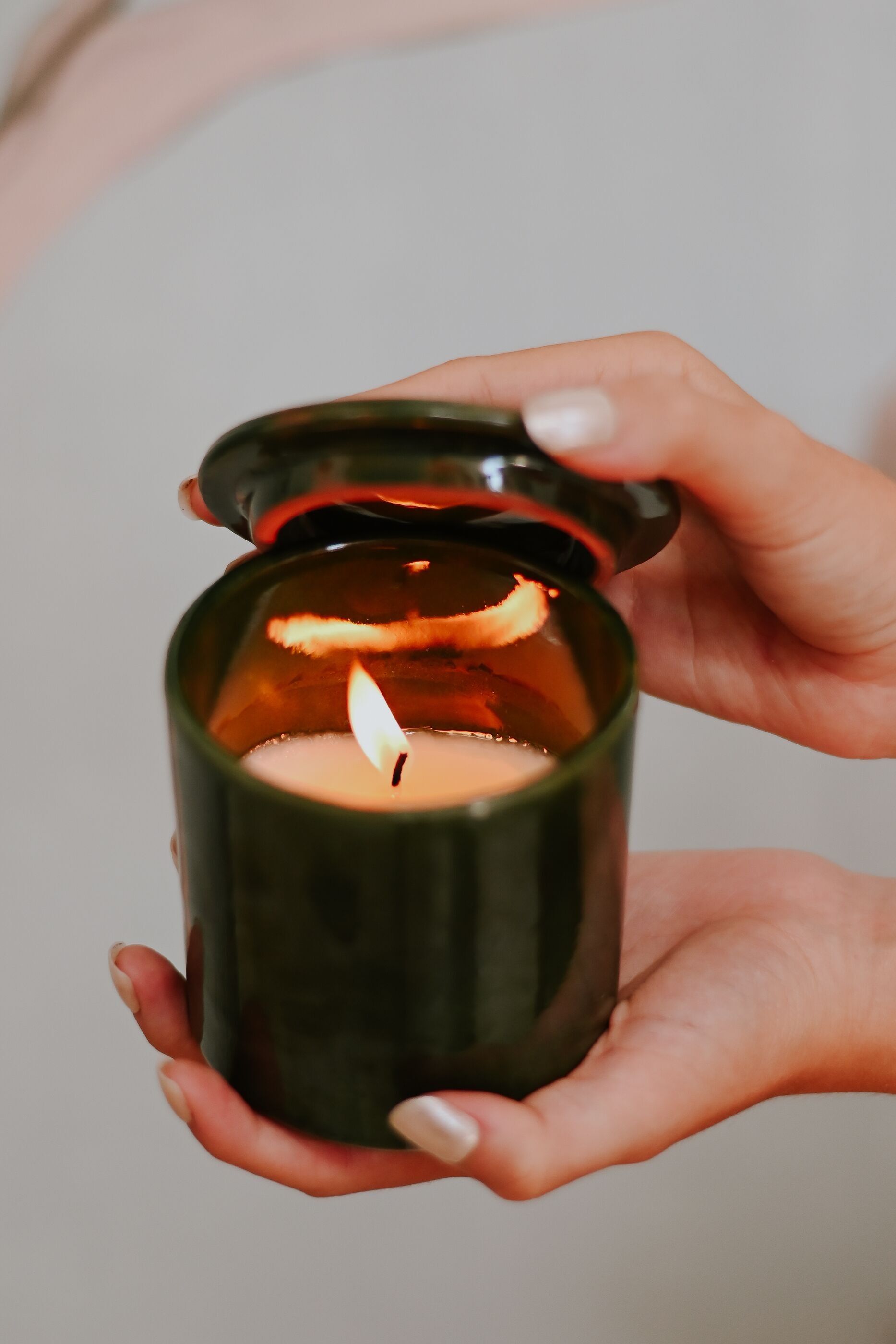 Candela profumata alla tuberosa in vaso di ceramica 200g