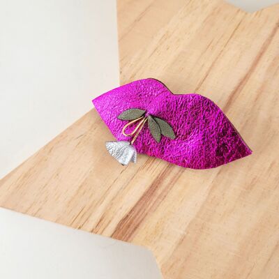Fucshia flower mouth brooch in recycled leather and gold plated