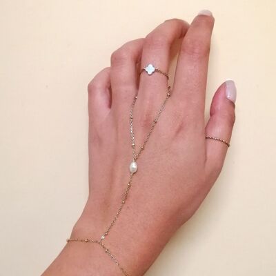 Bijou de main perle de culture et acier inoxydable doré