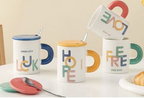 Ceramic mug with lid and spoon, inscription motto, in 4 designs DF-710