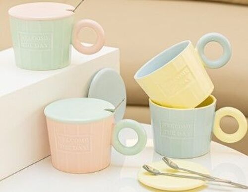 Ceramic mug with lid and spoon in 4 combinations of pastel colors DF-711