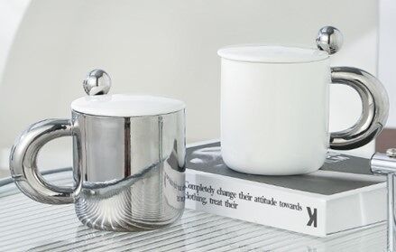 Ceramic mug with lid and spoon, in 2 silver - white combinations DF-715