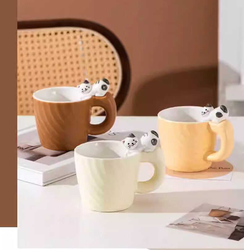 Keramikbecher, in 3 erdigen Pastellfarben und geprägter Katze auf dem Griff BRAUN – WEISS – BEIGE DF-729