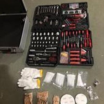 Tool case 188 pieces - including sturdy aluminum case