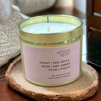 Grande bougie parfumée en cire de soja en boîte Pivoine, Pomme Rouge et Rose 3