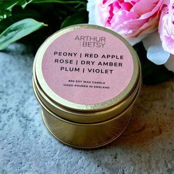 Grande bougie parfumée en cire de soja en boîte Pivoine, Pomme Rouge et Rose 4