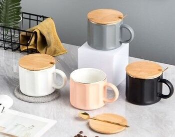 Mug en céramique avec couvercle et cuillère en bois, en 4 couleurs. NOIR - ROSE - BLANC - GRIS DF-750