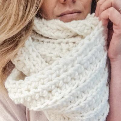 snood, crochet merinose wool neck scarf