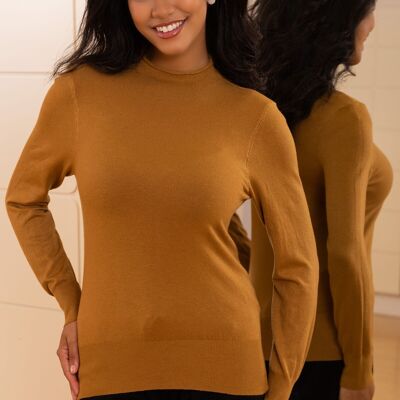 Soft knit slim fit sweater with long sleeves