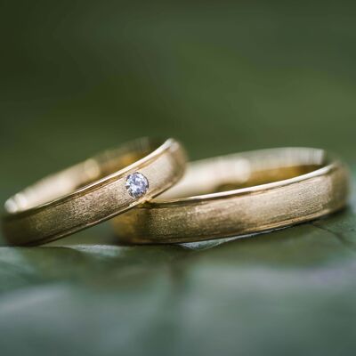 Wedding rings | 750 Gold & Diamond | Elegantly brushed