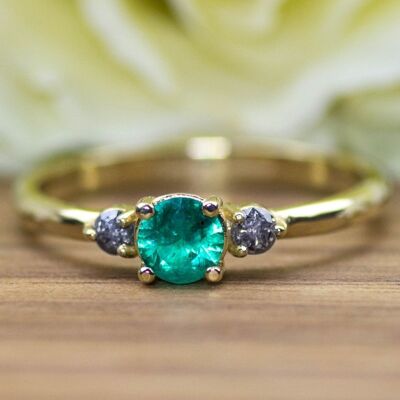 750 Gold Ring | Emerald & Diamonds Pair