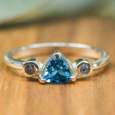 Anello in argento 925 | Topazio azzurro e diamanti