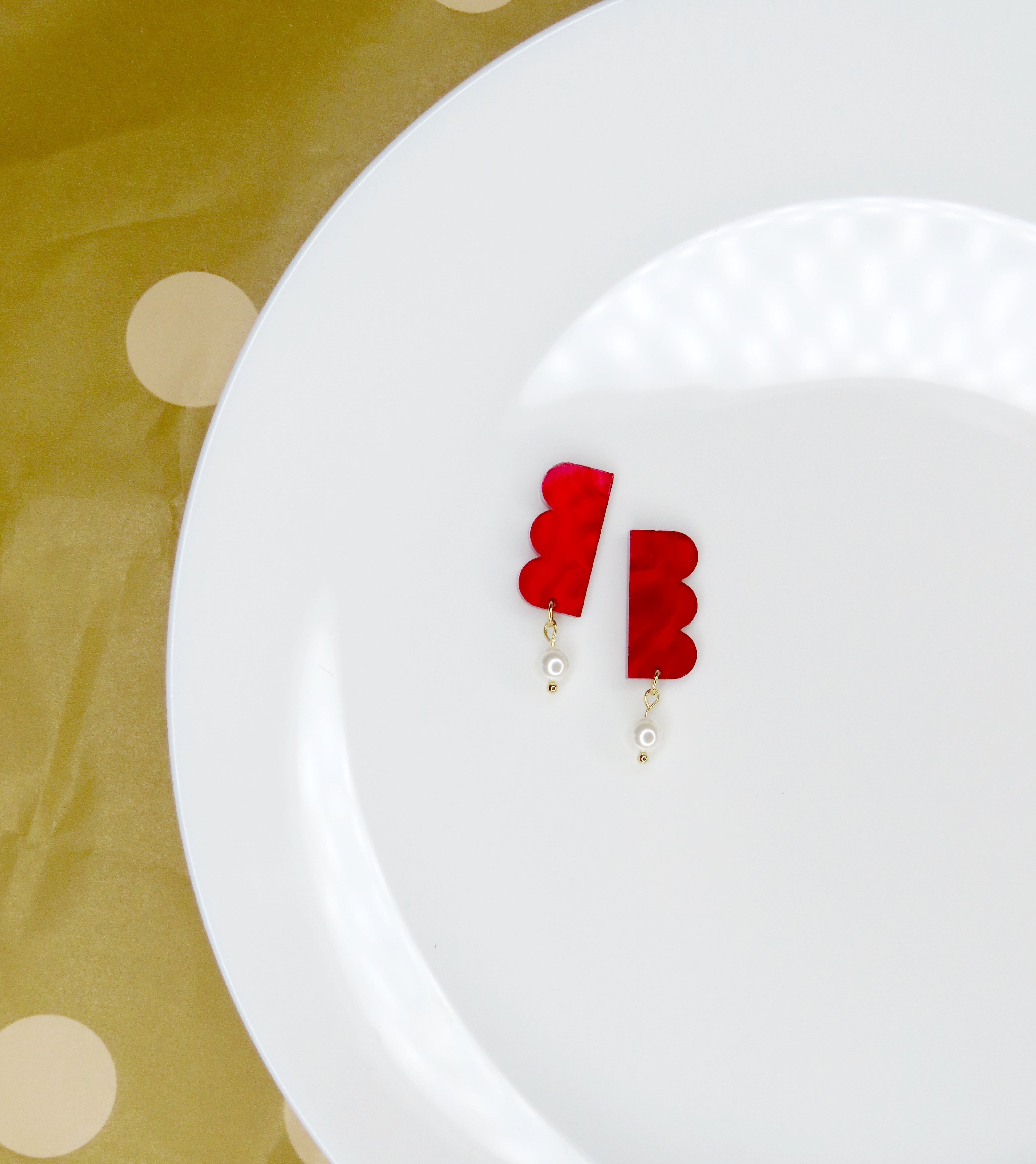 Boucles d'oreilles en acrylique Belle rouge rubis avec clous en acier inoxydable