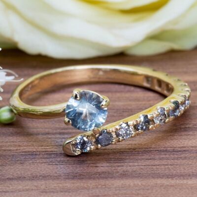 750 Gold Ring | Saphir mit Diamanten Schweif