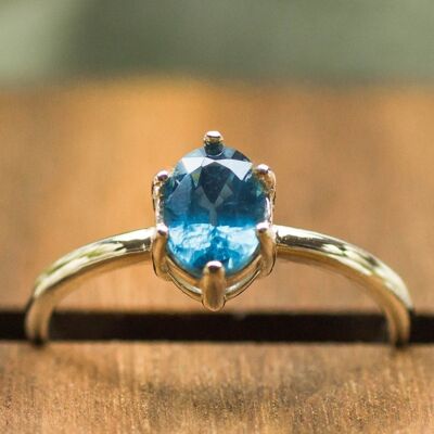 Anello in argento 925 con cianite blu