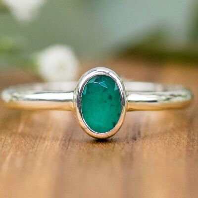 925 silver ring with emerald