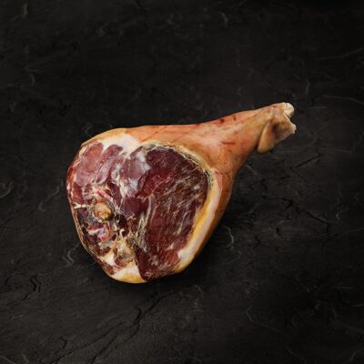 BAYONNE HAM RED LABEL WHOLE FARM-RAISED PORK IN OUTDOORS WITH BONE, LIGHTLY PEELED (CURING 14 MONTHS)