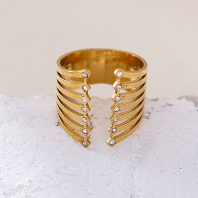 Anillo multilínea dorado con abertura frontal y pedrería