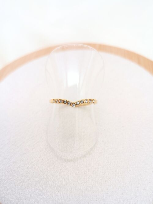 Bague ligne avec v en strass