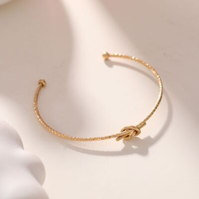 Thin adjustable bangle bracelet with knot