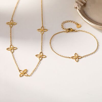 Golden chain necklace with 5 flowers