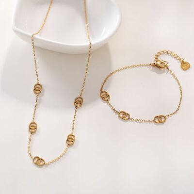 Golden chain necklace with 5 crossed circles