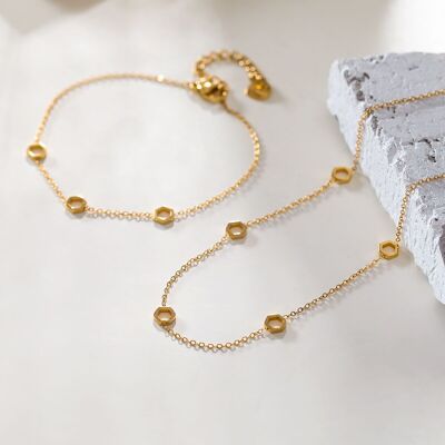 Golden chain necklace with 5 hexagons