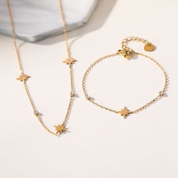 Collier chaîne dorée avec triple étoiles et strass 1