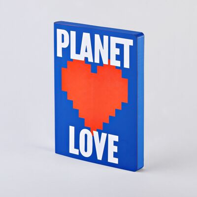 Planet Love - Graphic L | Notizbuch A5+ | Dotted Journal | 3,5mm Punktraster | 256 nummerierte Seiten | 120g Premium-Papier | recyceltes Leder | nachhaltig produziert in Deutschland