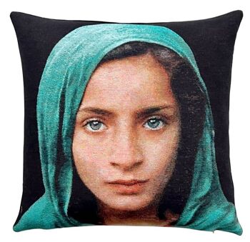 housse de coussin Fille afghane par Steve McCurry 1
