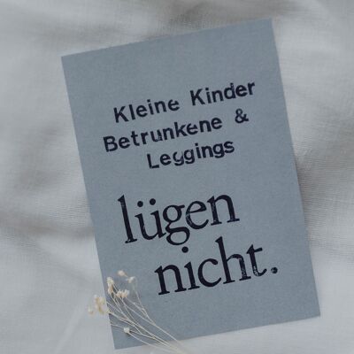 Gestempelte Postkarte "Leggings lügen nicht"
