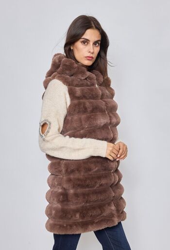 Manteau en fourrure - longue à capuche sans manches 1