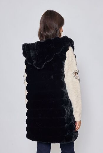 Manteau en fourrure - longue à capuche sans manches 8