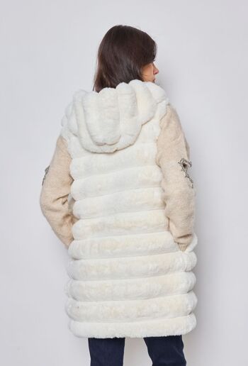 Manteau en fourrure - longue à capuche sans manches 9