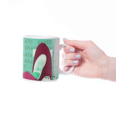 Tasse sport ou mug "skate en vert bordeaux" - Personnalisable